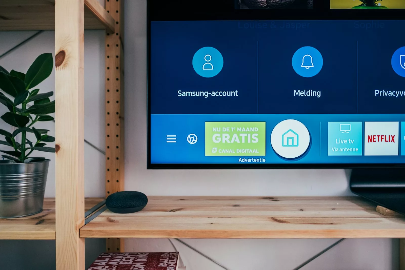 Écran Samsung Smart TV affichant le menu de compte pour résoudre les problèmes d'activation IPTV